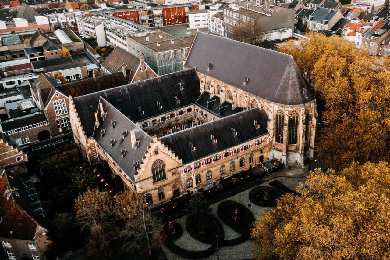 Kruisherenhotel Maastricht - Oostwegel Collection, Member Of Design Hotels Bagian luar foto Aerial view of the church