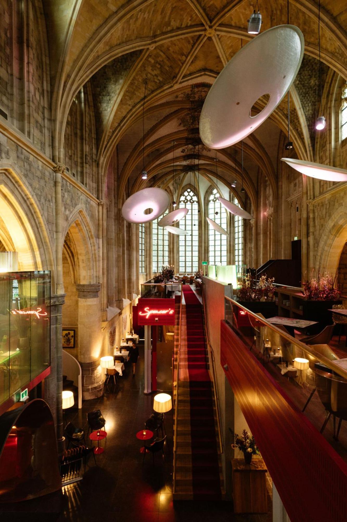 Kruisherenhotel Maastricht - Oostwegel Collection, Member Of Design Hotels Bagian luar foto The interior of the restaurant