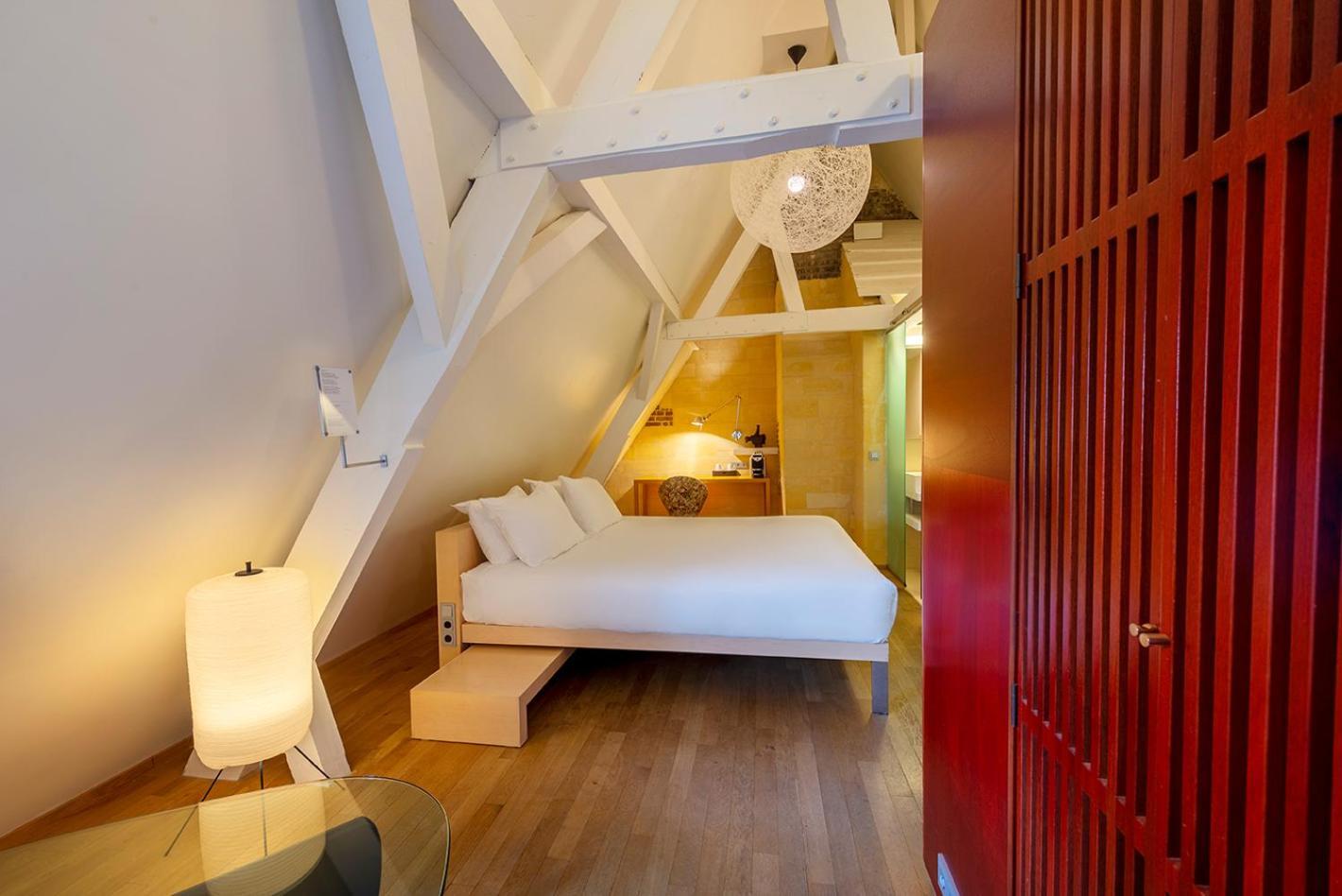 Kruisherenhotel Maastricht - Oostwegel Collection, Member Of Design Hotels Bagian luar foto A room at the hotel