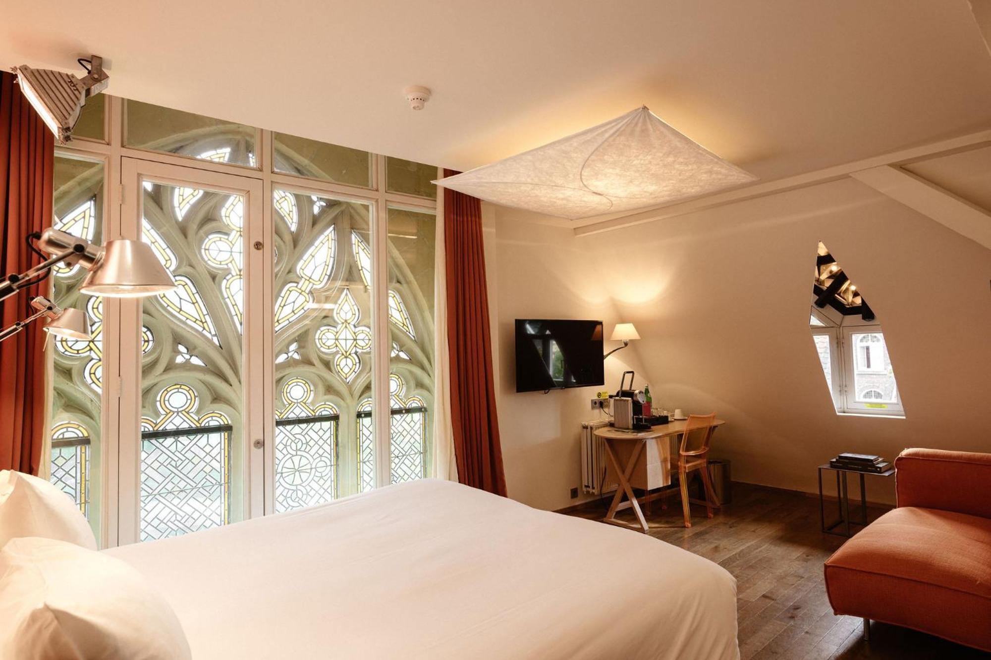 Kruisherenhotel Maastricht - Oostwegel Collection, Member Of Design Hotels Bagian luar foto A room at the hotel