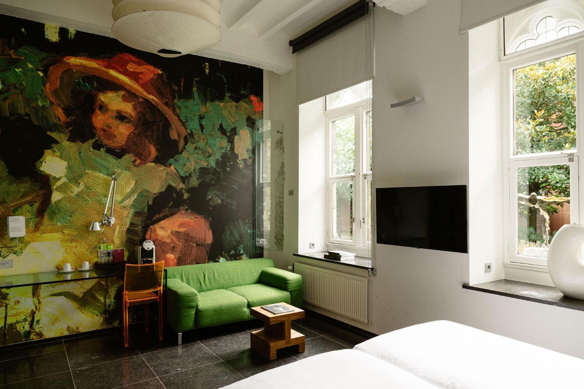 Kruisherenhotel Maastricht - Oostwegel Collection, Member Of Design Hotels Bagian luar foto A room at the hotel