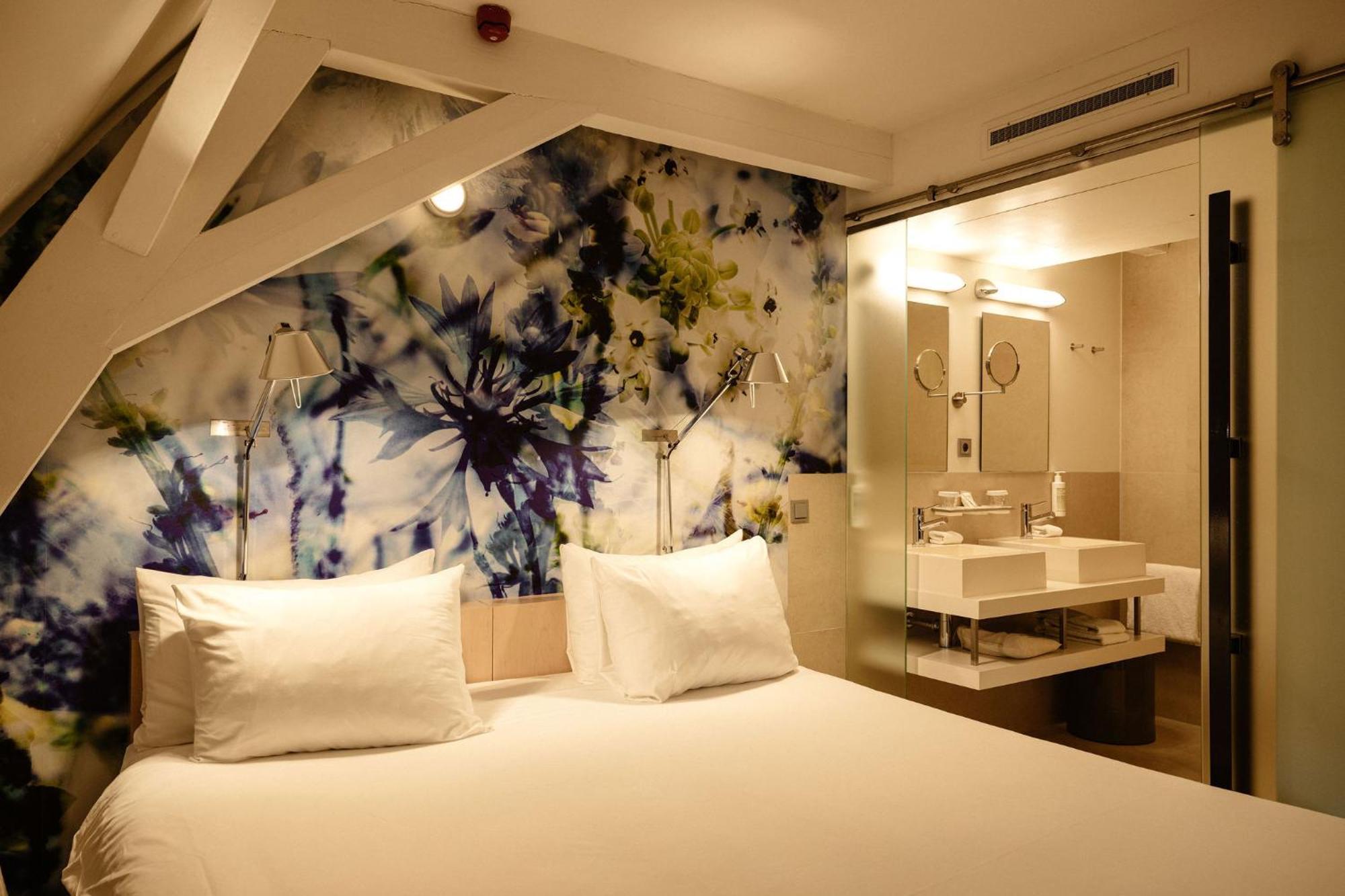 Kruisherenhotel Maastricht - Oostwegel Collection, Member Of Design Hotels Bagian luar foto A room at the hotel