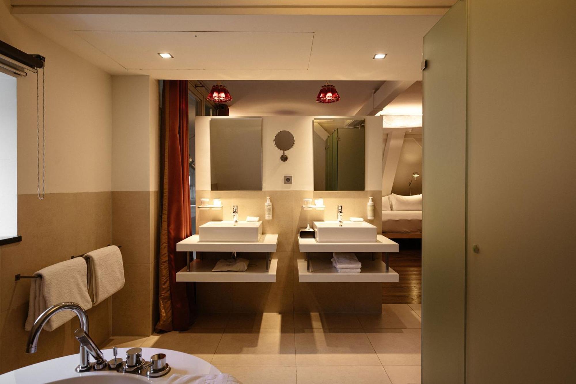 Kruisherenhotel Maastricht - Oostwegel Collection, Member Of Design Hotels Bagian luar foto Bathroom