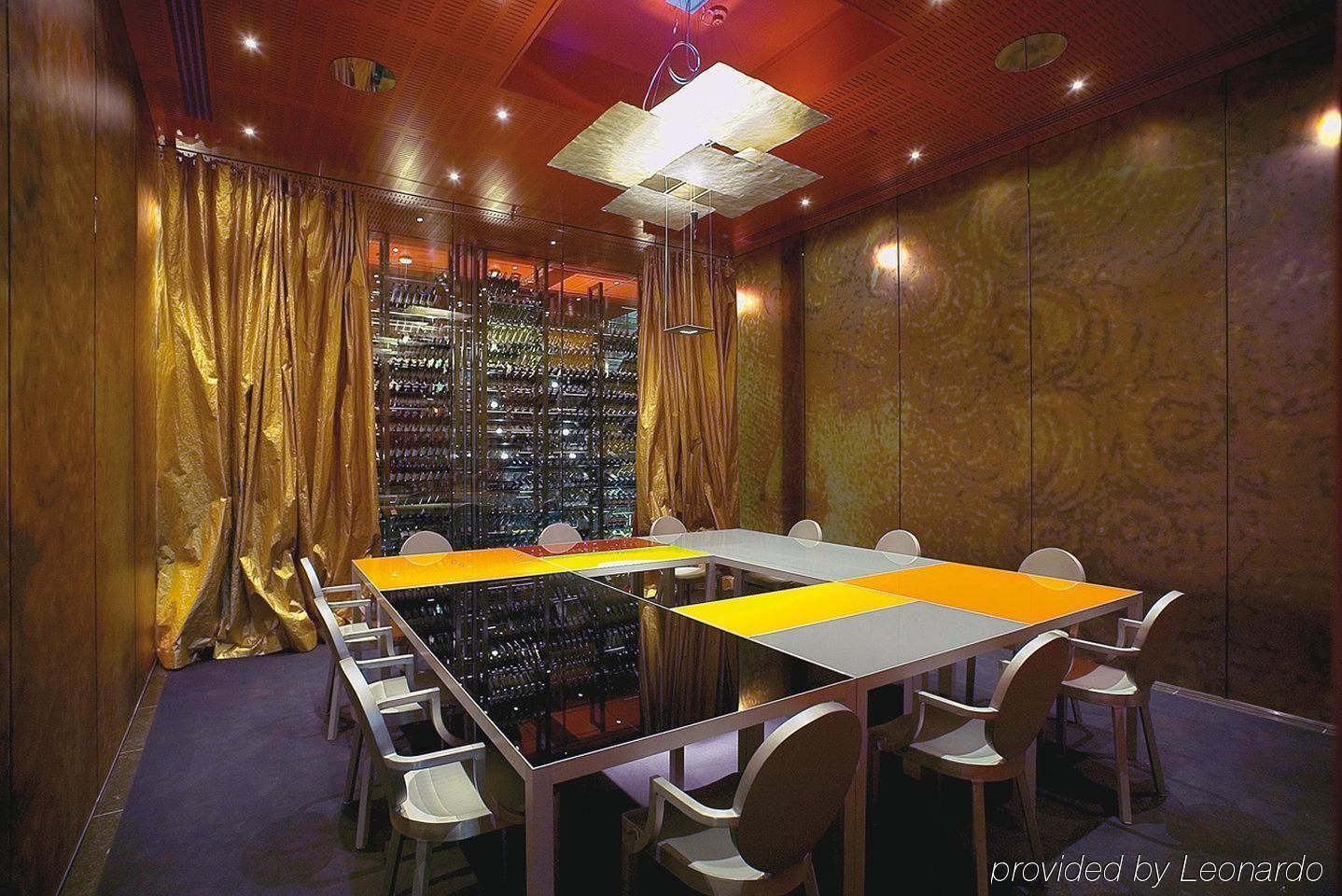 Kruisherenhotel Maastricht - Oostwegel Collection, Member Of Design Hotels Bagian luar foto Wine room