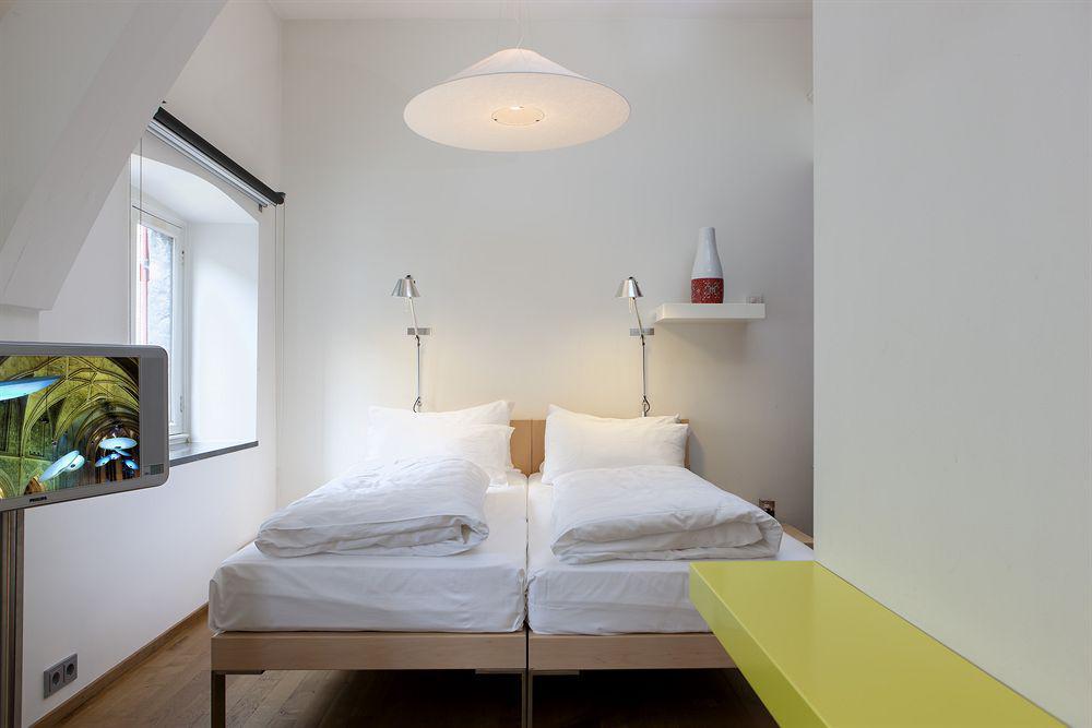 Kruisherenhotel Maastricht - Oostwegel Collection, Member Of Design Hotels Bagian luar foto A room at the hotel