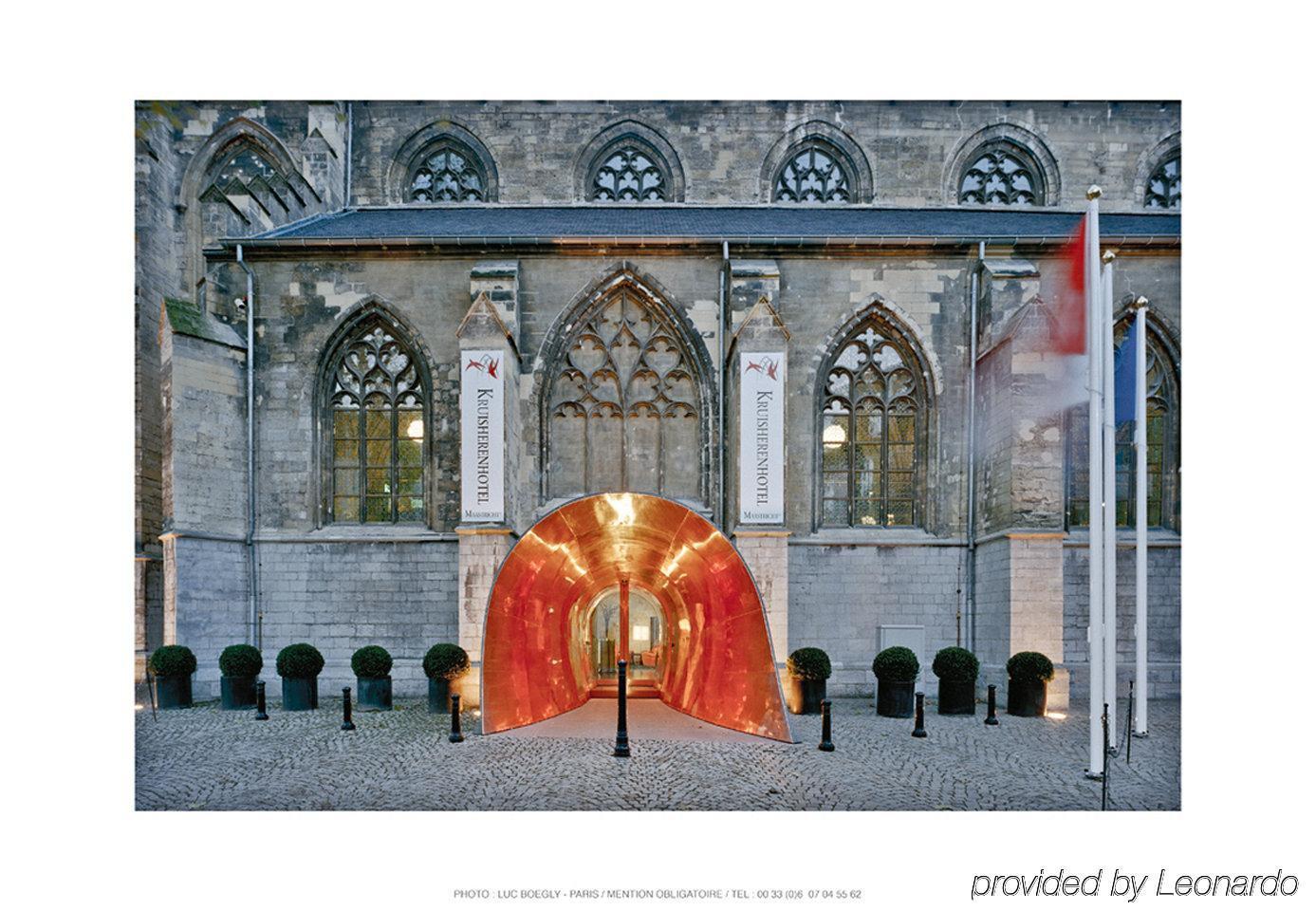 Kruisherenhotel Maastricht - Oostwegel Collection, Member Of Design Hotels Bagian luar foto The entrance to the museum
