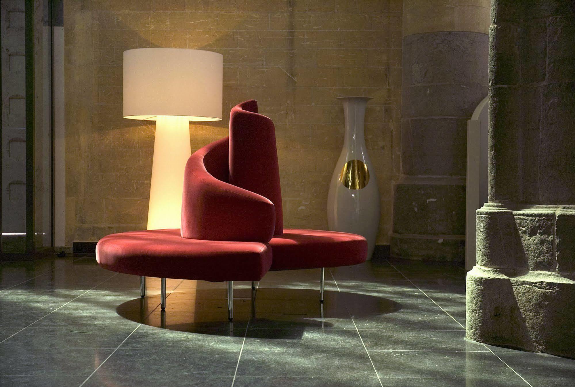 Kruisherenhotel Maastricht - Oostwegel Collection, Member Of Design Hotels Bagian luar foto The interior of the hotel