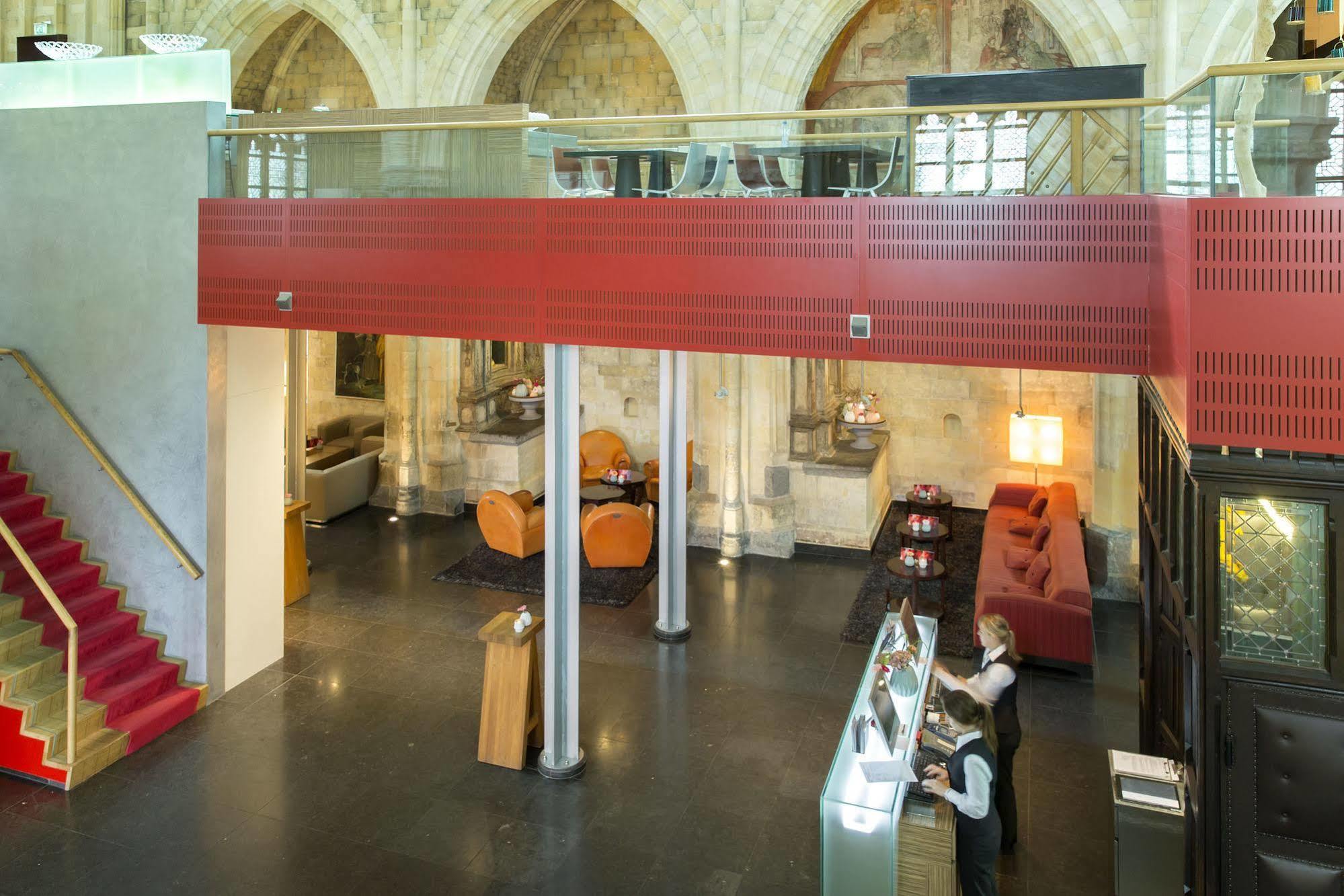 Kruisherenhotel Maastricht - Oostwegel Collection, Member Of Design Hotels Bagian luar foto The interior of the museum