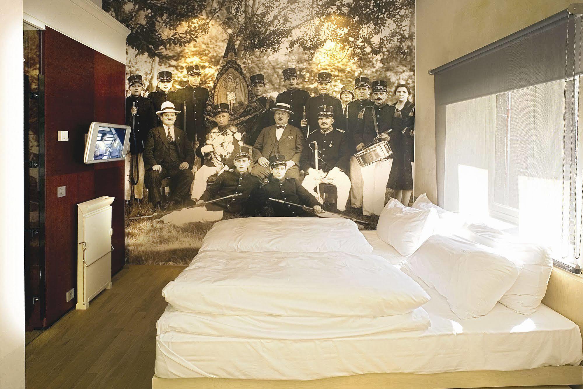 Kruisherenhotel Maastricht - Oostwegel Collection, Member Of Design Hotels Bagian luar foto A room at the hotel