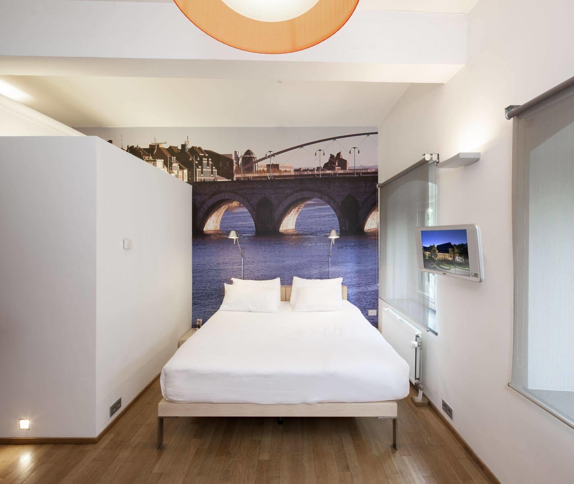 Kruisherenhotel Maastricht - Oostwegel Collection, Member Of Design Hotels Bagian luar foto A room at the hotel
